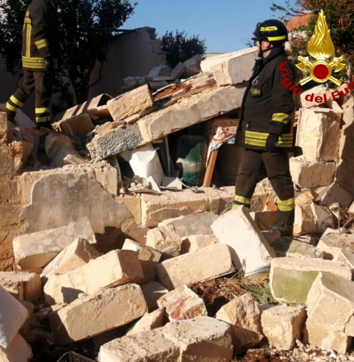 Lecce violentissima esplosione casa 