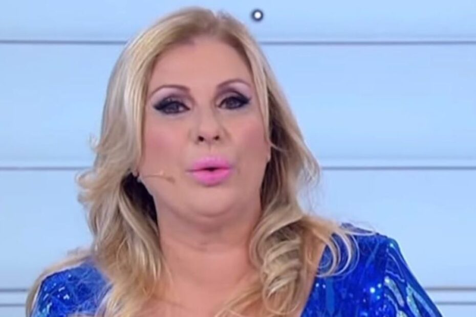 La gaffe di Tina Cipollari, insulto alla dama Antonella