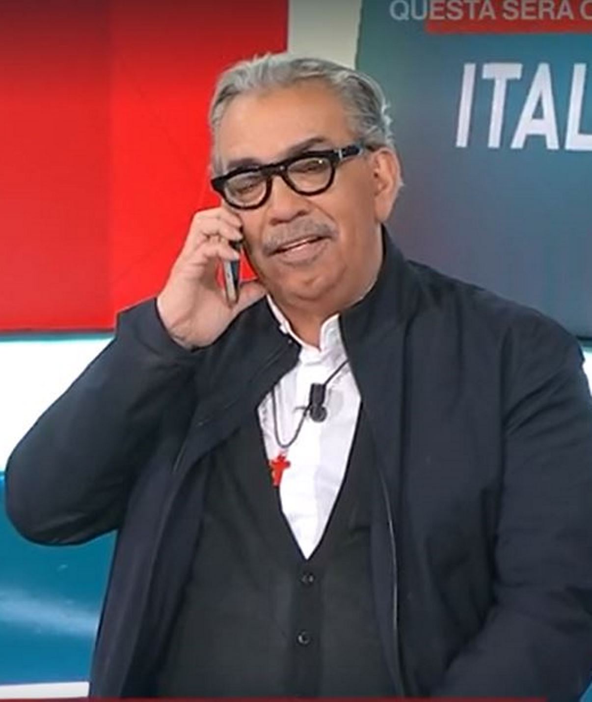 Guillermo Mariotto gaffe a Storie Italiane squilla il telefono