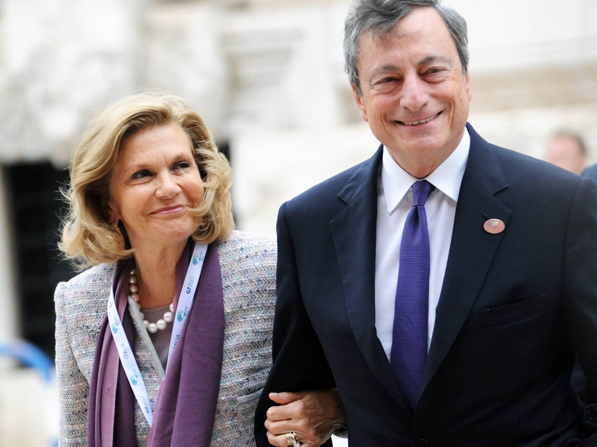 Mario Draghi fa la spesa: nuove abitudini per l'ex premier