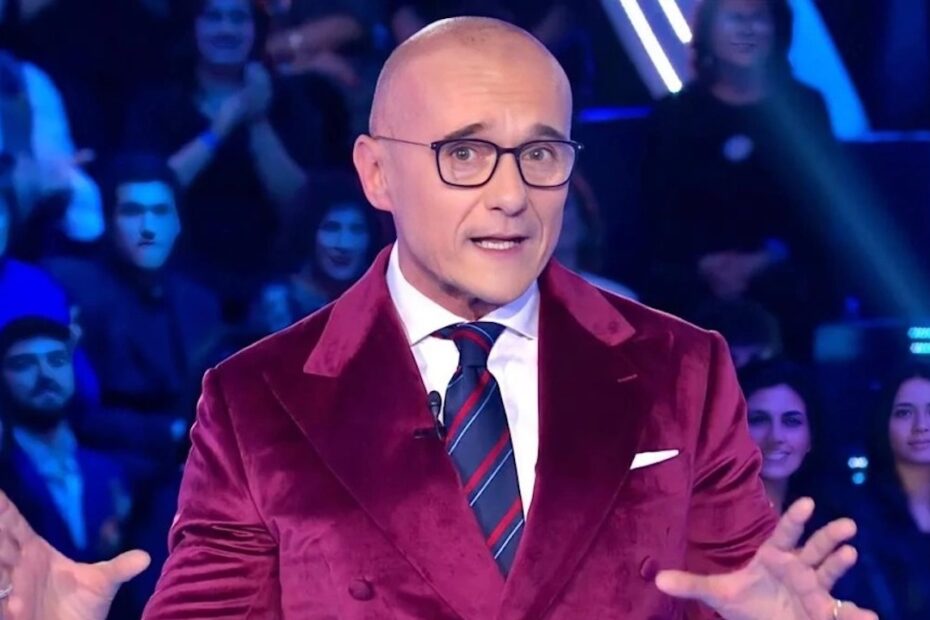 GF Vip 7, Alfonso Signorini parla della truffa degli aerei