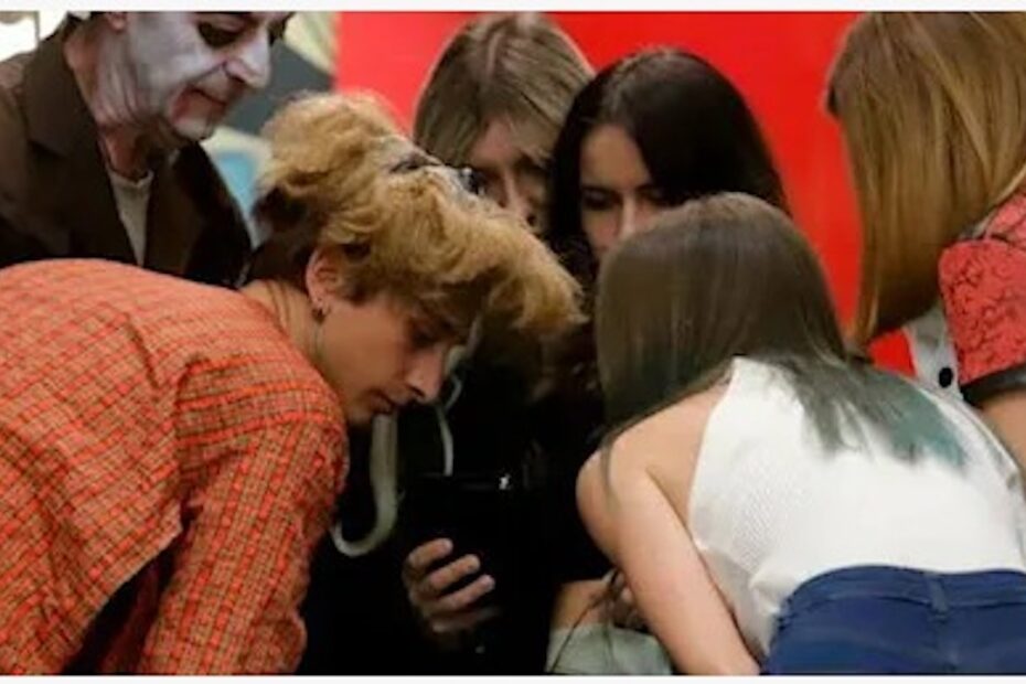 Sorpresa al GF Vip 7, nella sigla finale la voce di Andrea Zelletta