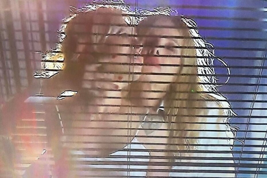 Momento hot a Boomerissima tra Alessia Marcuzzi e Paola Barale