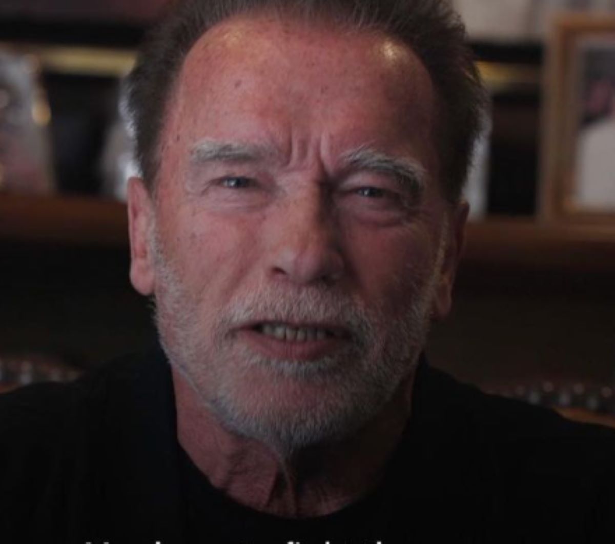 Arnold Schwarzenegger Strada Gesto