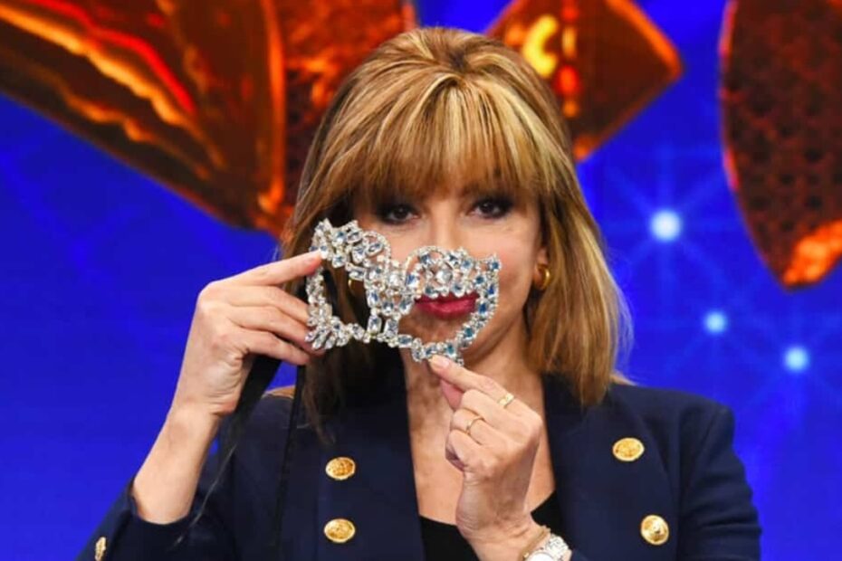 cantante mascherato milly carlucci cambia finale