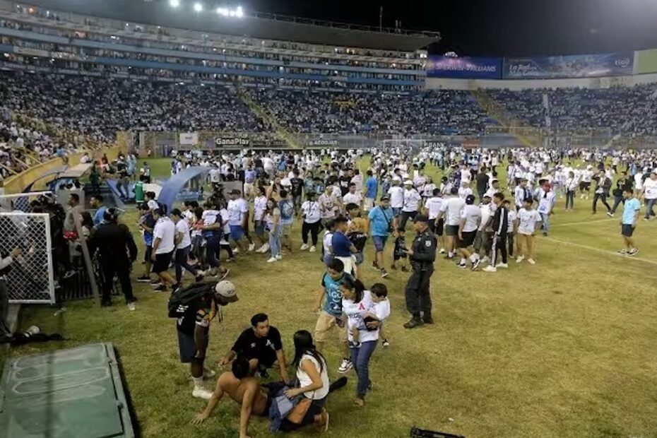 12 tifosi morti allo stadio per la calca: schiacciati dalla ressa