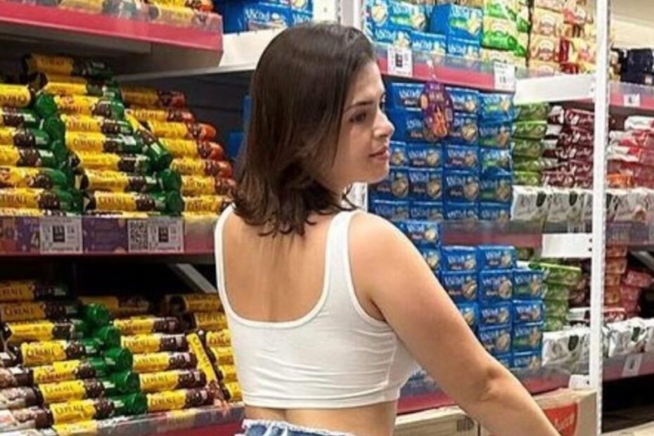 Kerolay Chaves cacciata dal supermercato perché mezza nuda