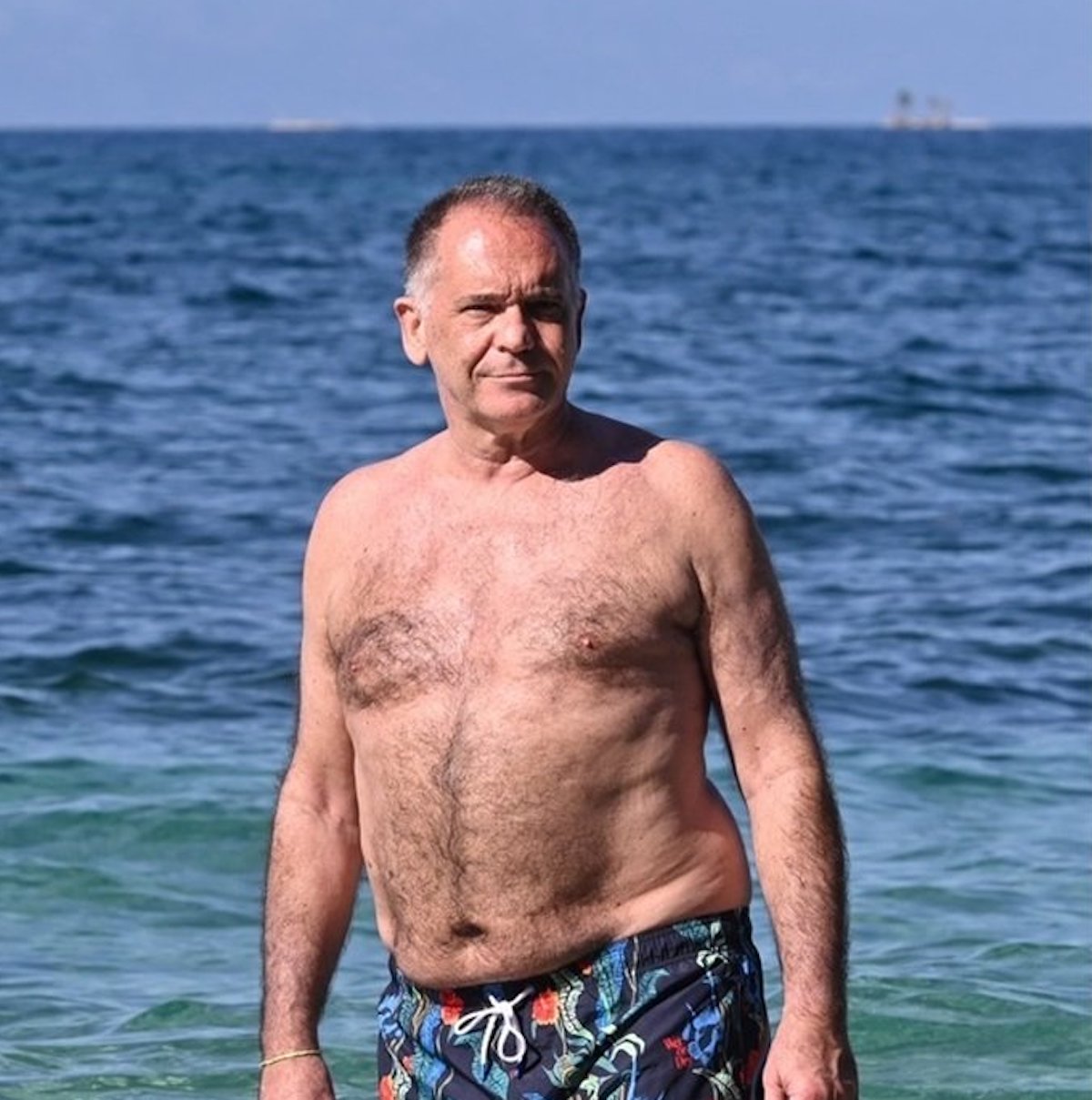 Alessandro Cecchi Paone dimagrito 12 chili dopo l'Isola dei Famosi 2023