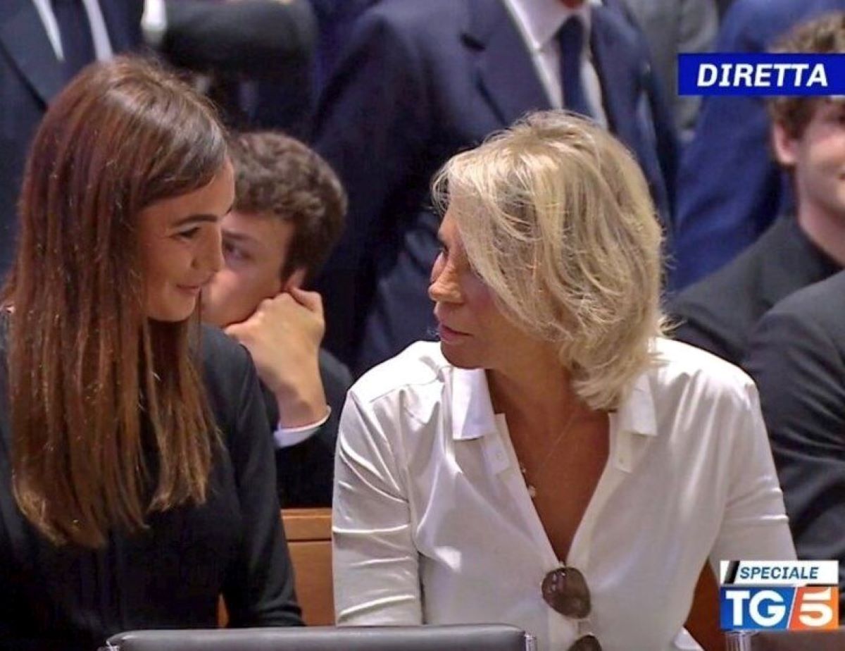 Maria De Filippi Cosa Ha Fatto Dopo Funerali Silvio Berlusconi
