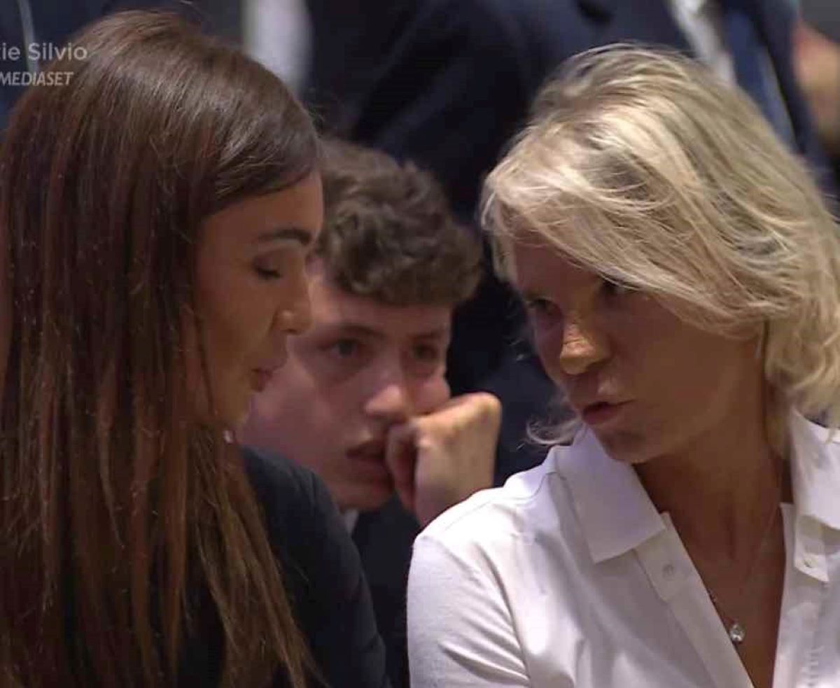 Maria De Filippi subito al lavoro dopo i funerali di Silvio Berlusconi