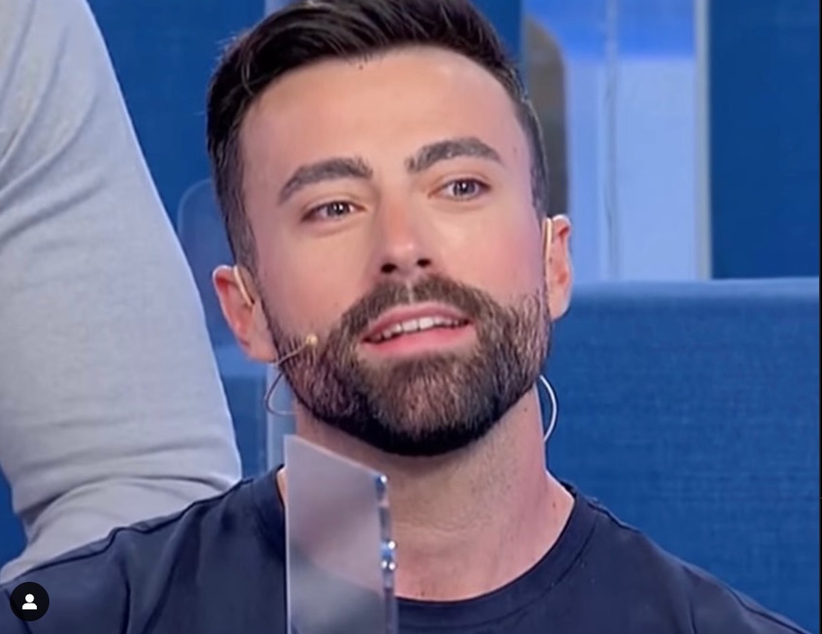 Uomini e Donne Maria De Filippi cancella il trono classico