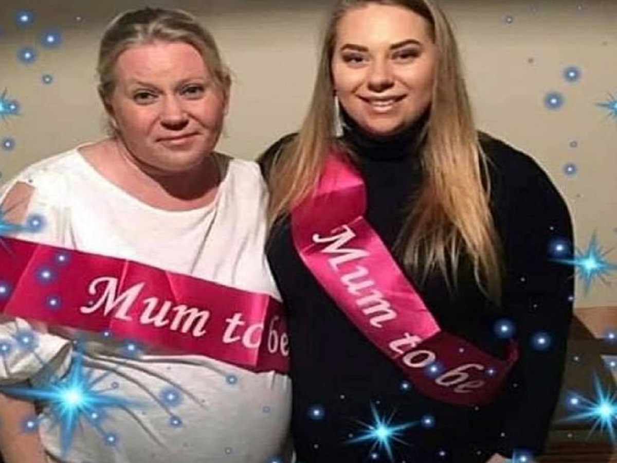 Mamma e figlia incinta nello stesso momento