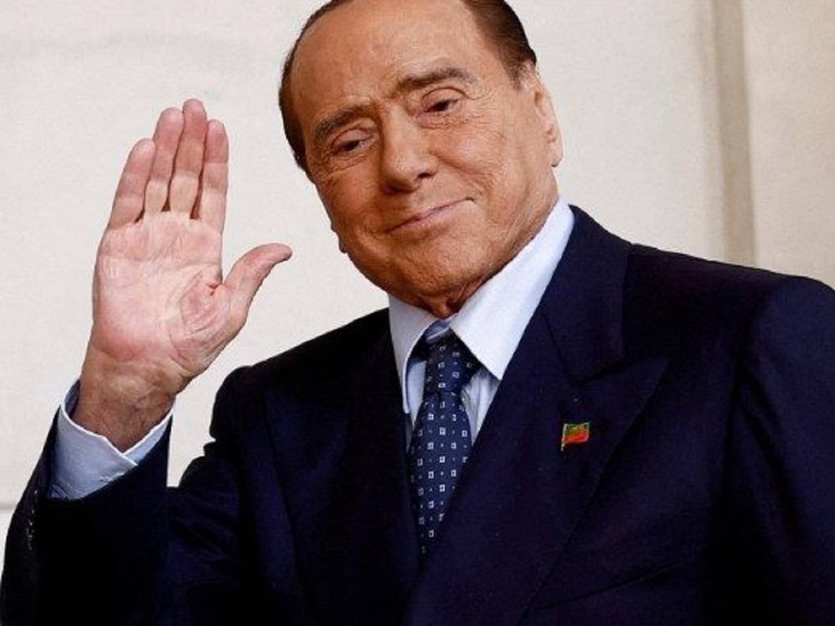 gesto di Silvio Berlusconi Nadia Toffa
