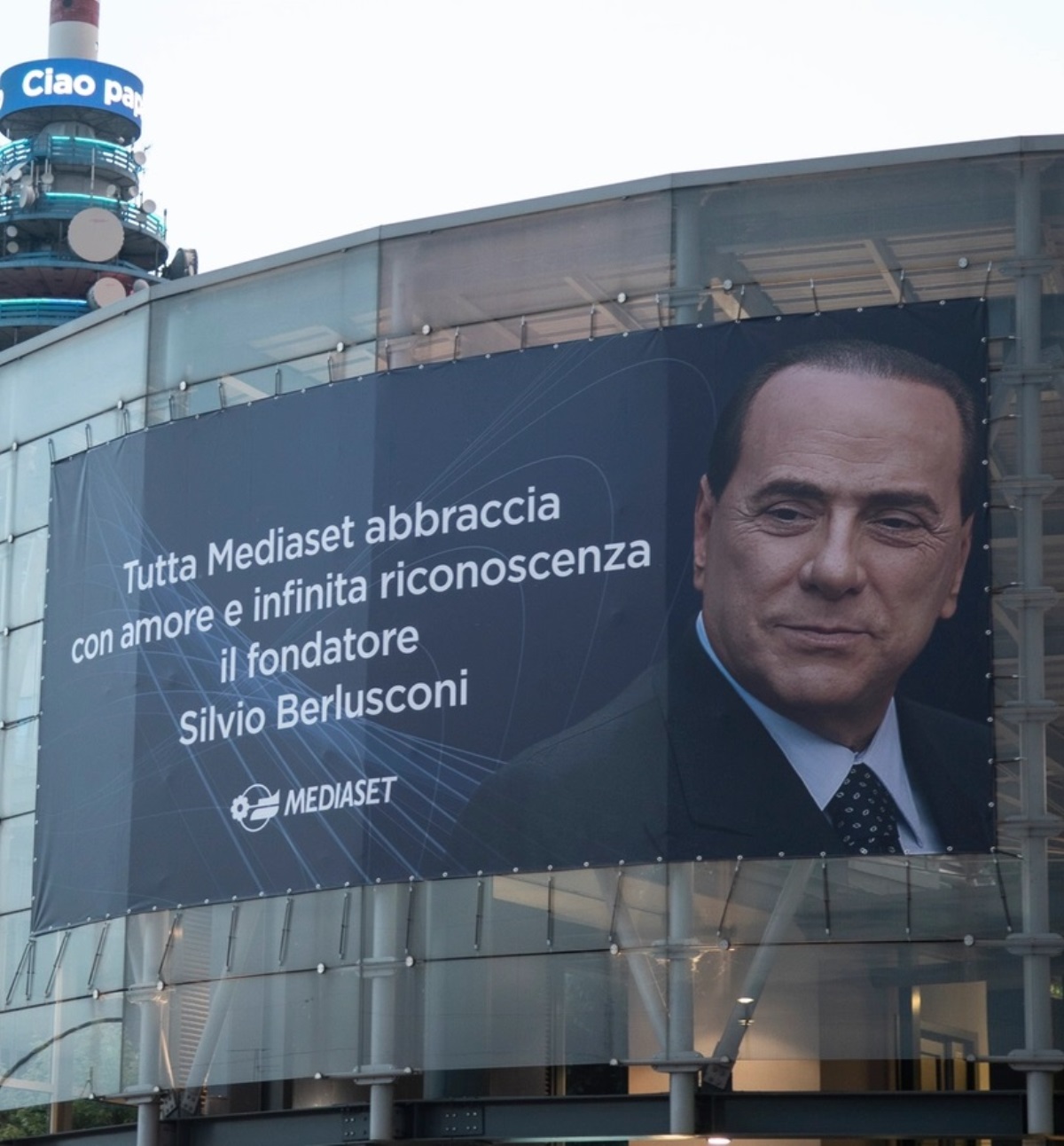 Silvio Berlusconi, l'ultimo bellissimo gesto dei figli Marina, Pier Silvio, Barbara, Eleonora e Luigi