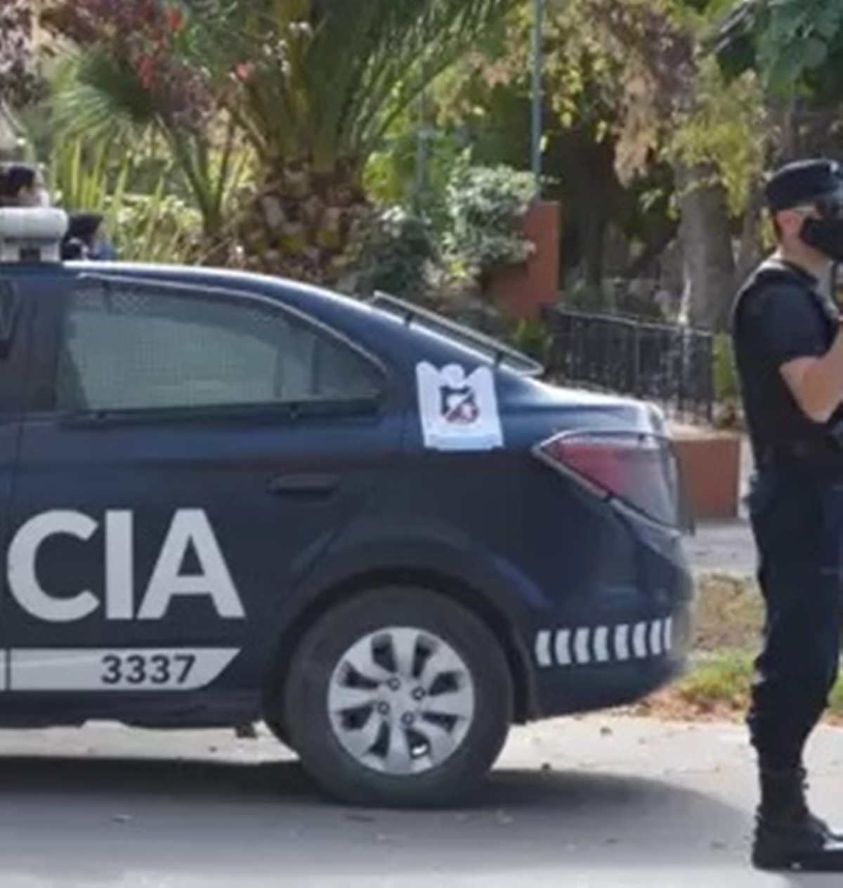 uomo 25 anni violenta donna 94 ripreso telecamere