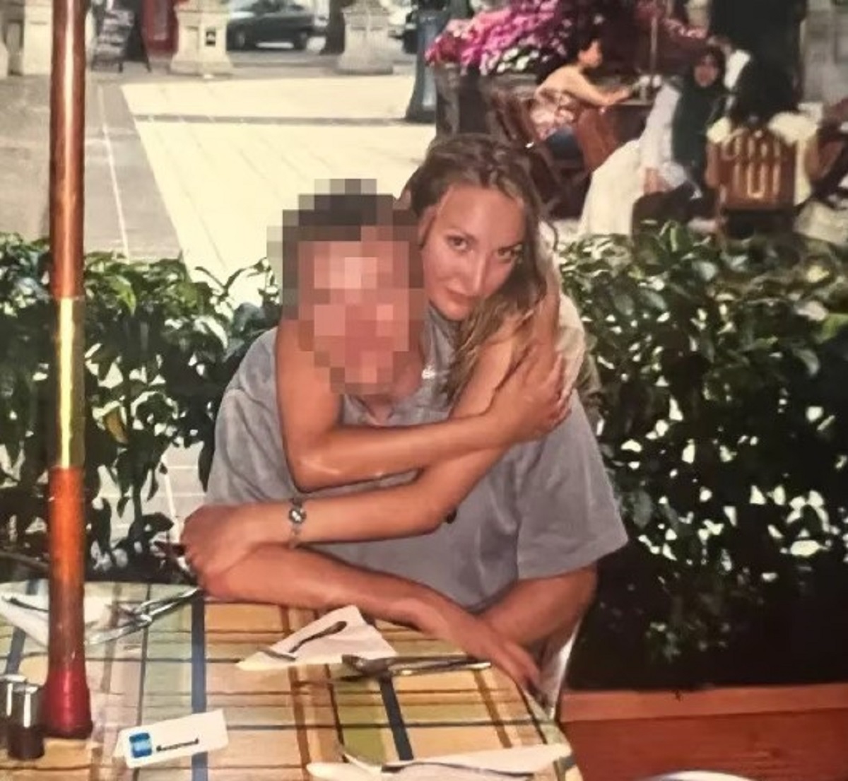 Il marito ha un tumore ai testicoli e lei divorzia la storia di Yana