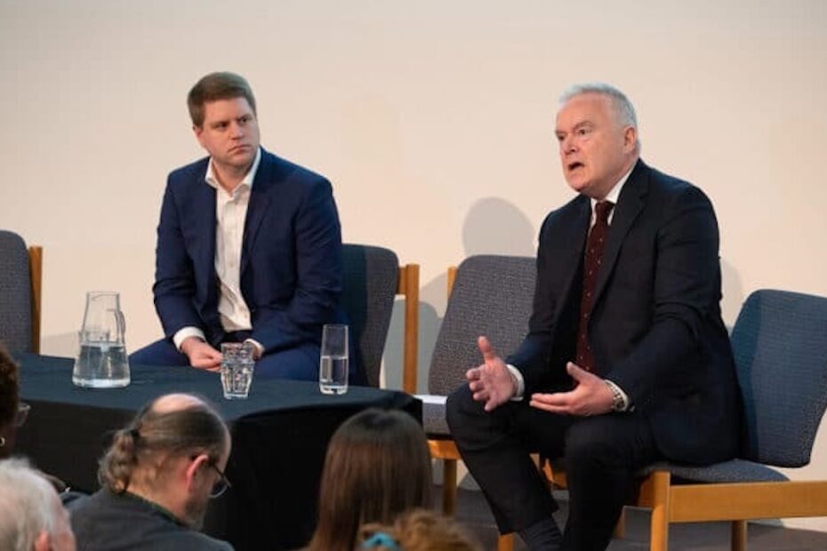 Il conduttore della Bbc Huw Edwards accusato di pagare un 17enne in cambio di foto erotiche