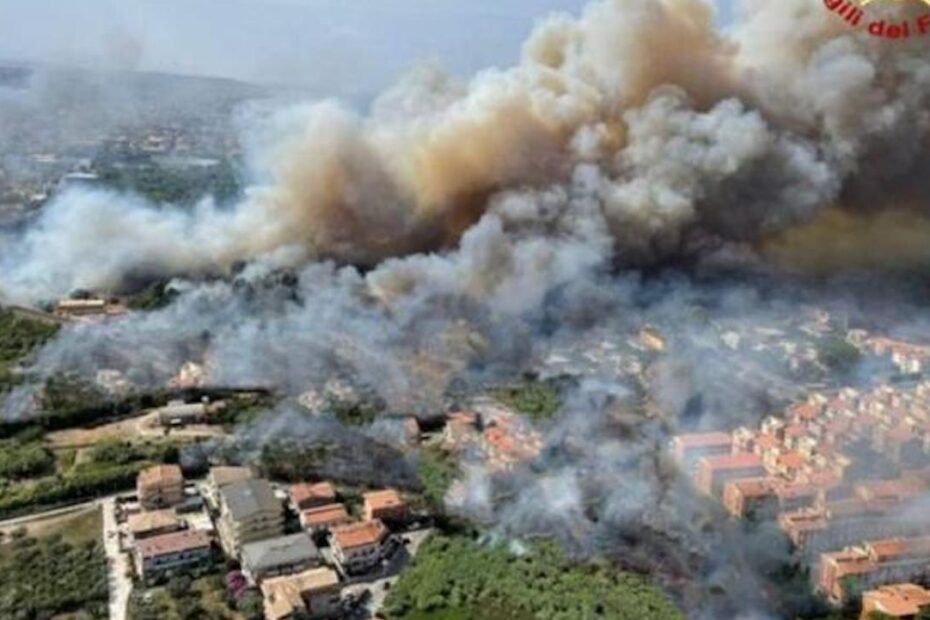 Incendio a Reggio Calabria, uomo morto tra le fiamme