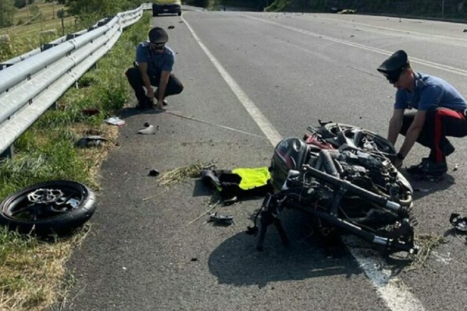 incidente moto due morti