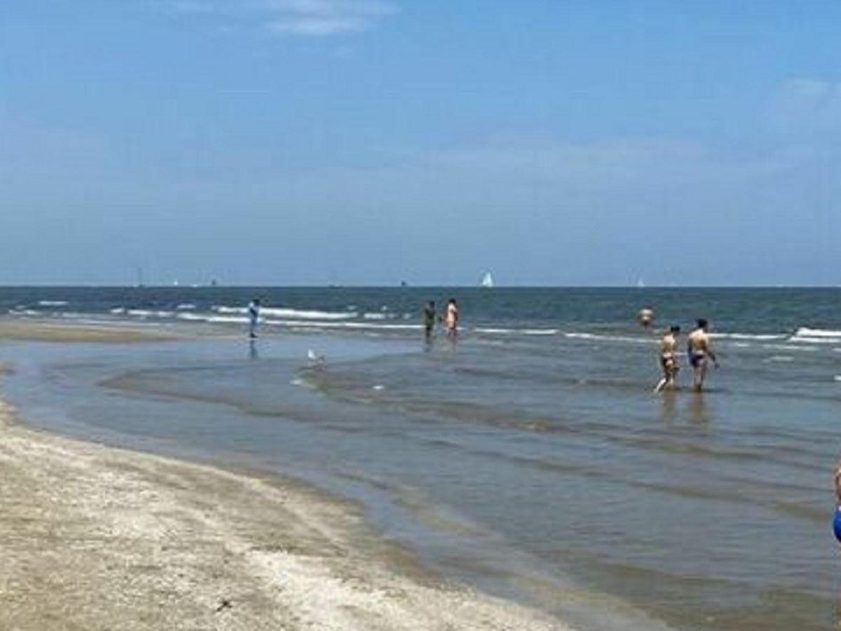 Donna di 40 anni muore in spiaggia