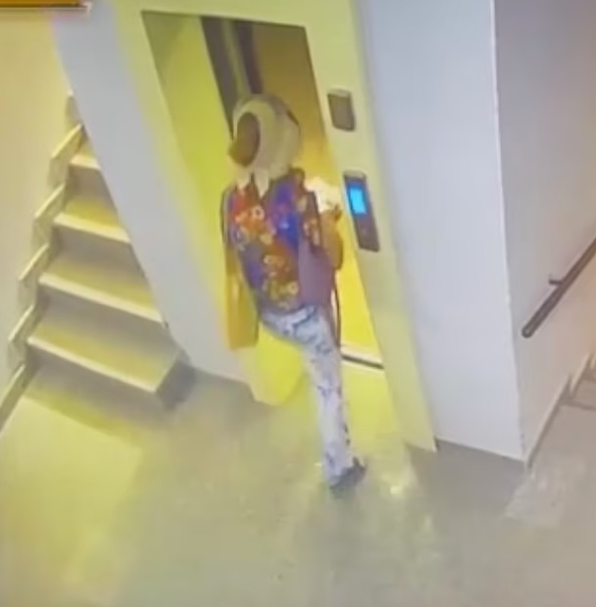Postina scomparsa e trovata tre giorni dopo dentro l'ascensore