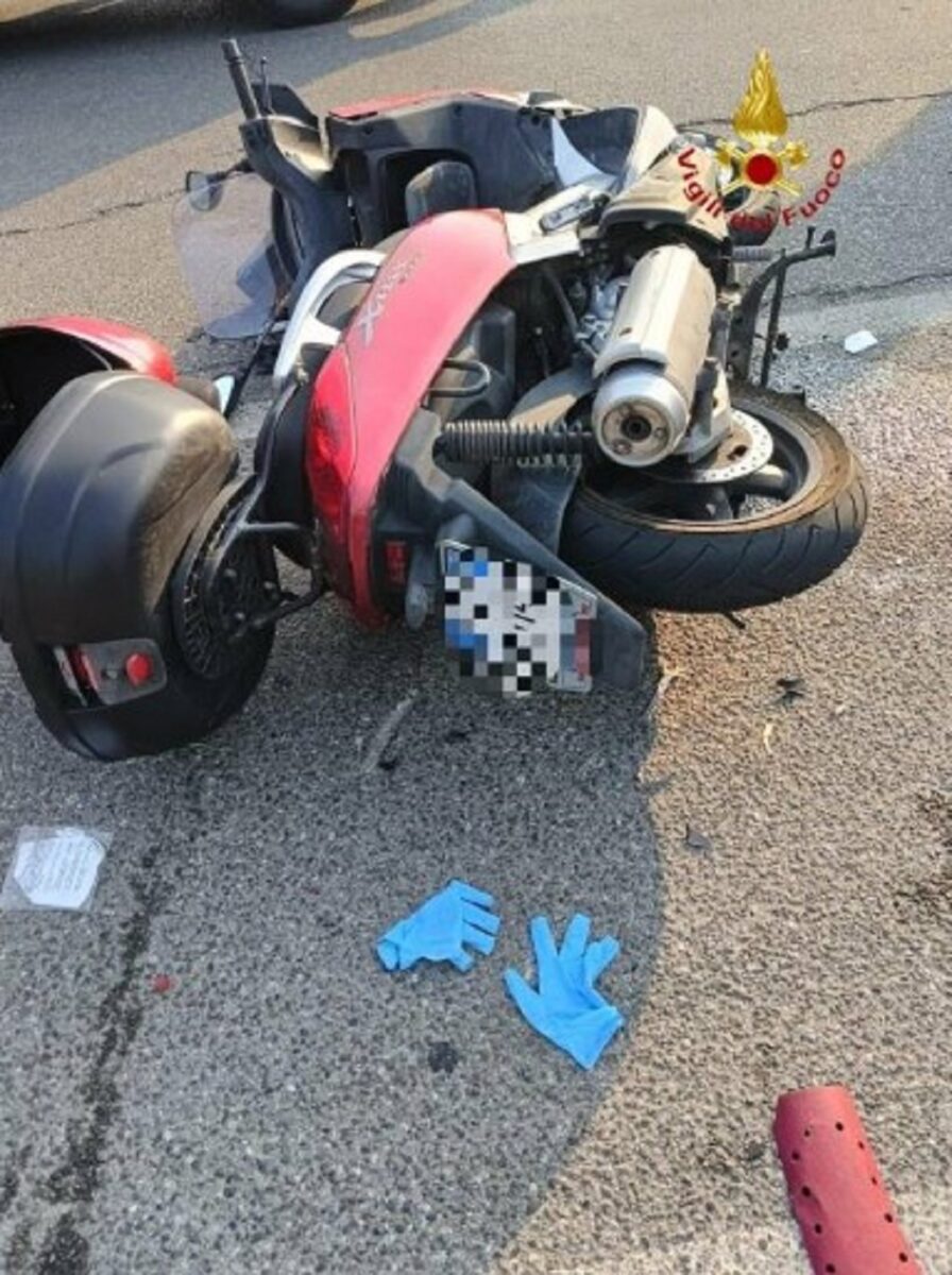 Policoro scooter contro auto morto centauro 