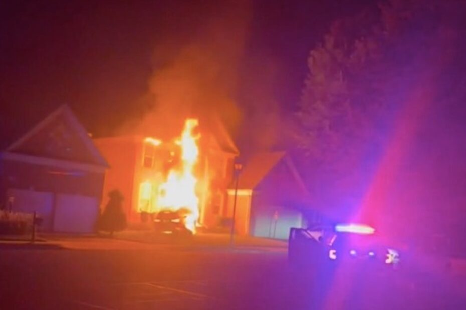Ruba un'auto, si schianta contro una casa e provoca un incendio