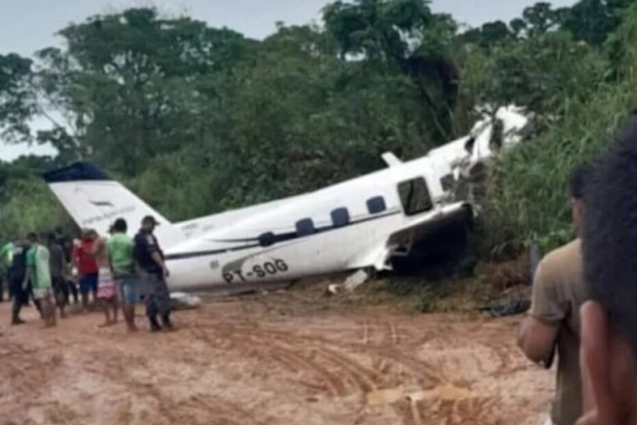 Precipita aereo, morte 14 persone