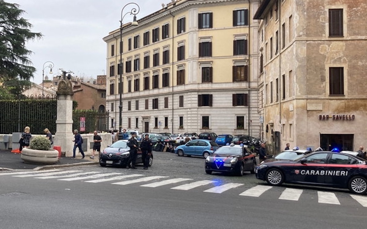 Allarme bomba in una scuola ebraica a Roma, bimbi evacuati