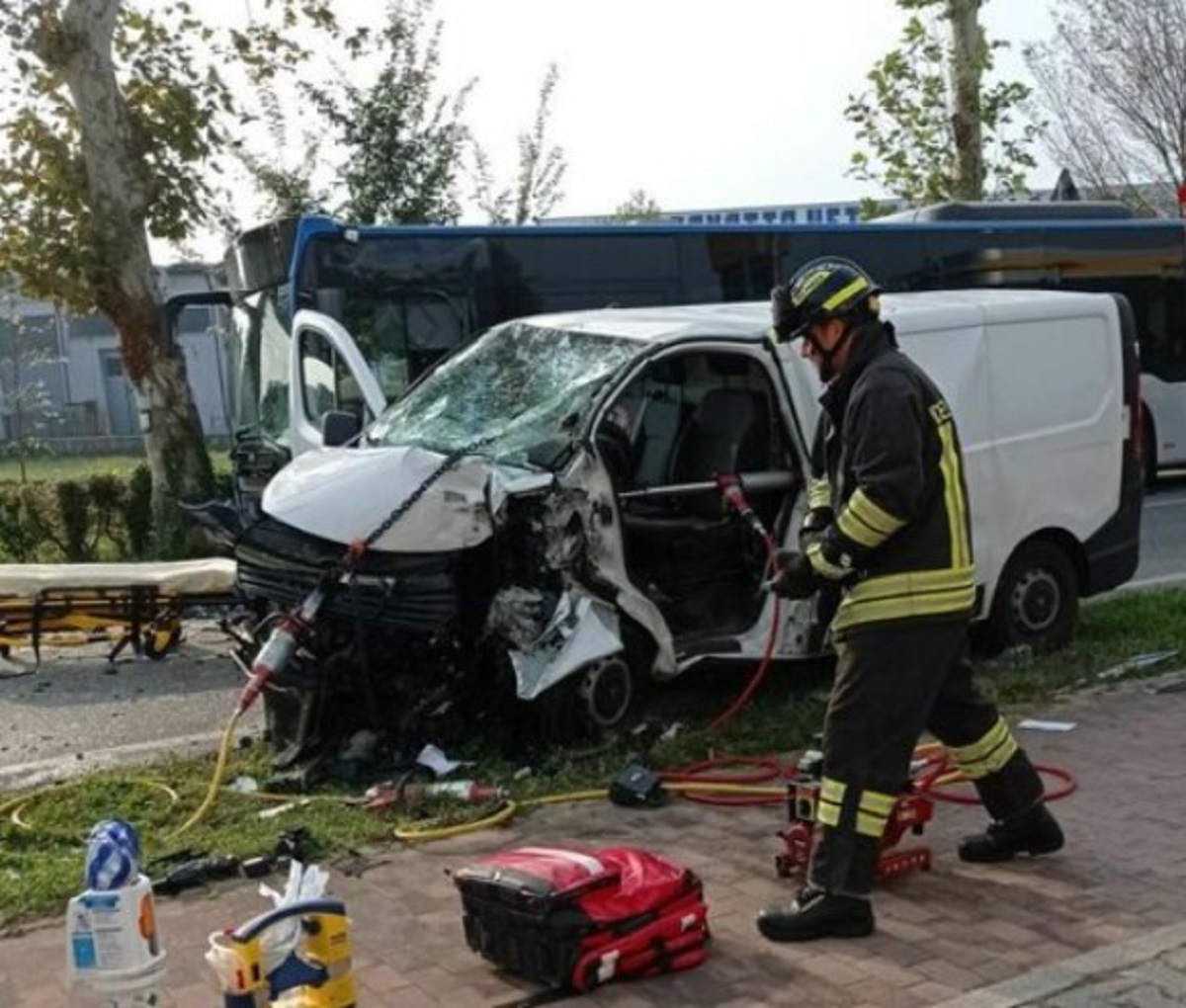  Montebelluna incidente tre furgone e autobus 2 morti e 3 feriti