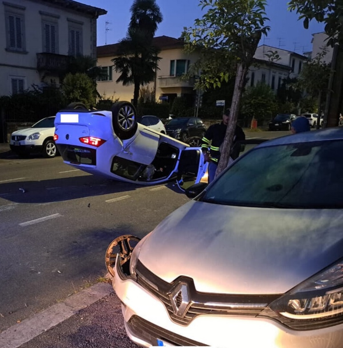 auto si ribalta arezzo come sta