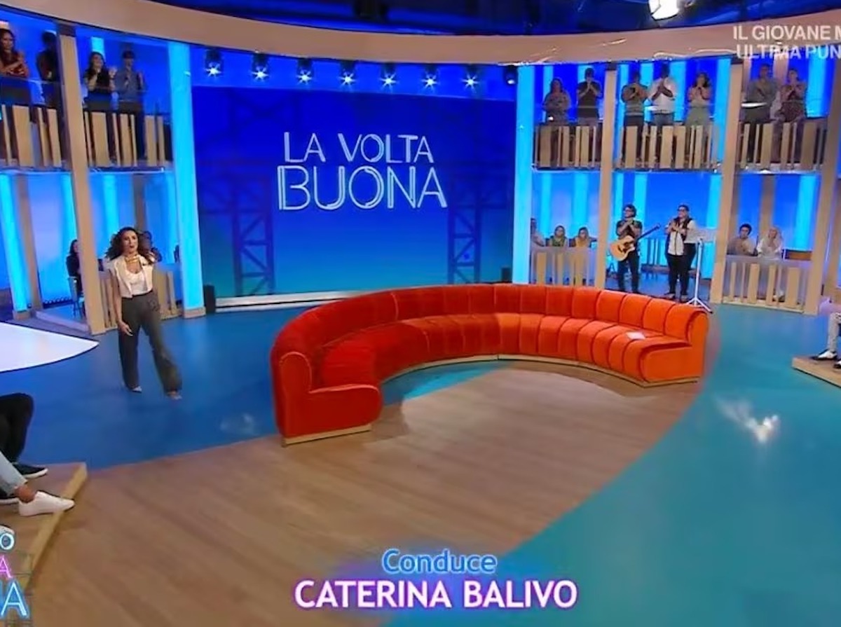Rossella Erra legge gli insulti degli haters