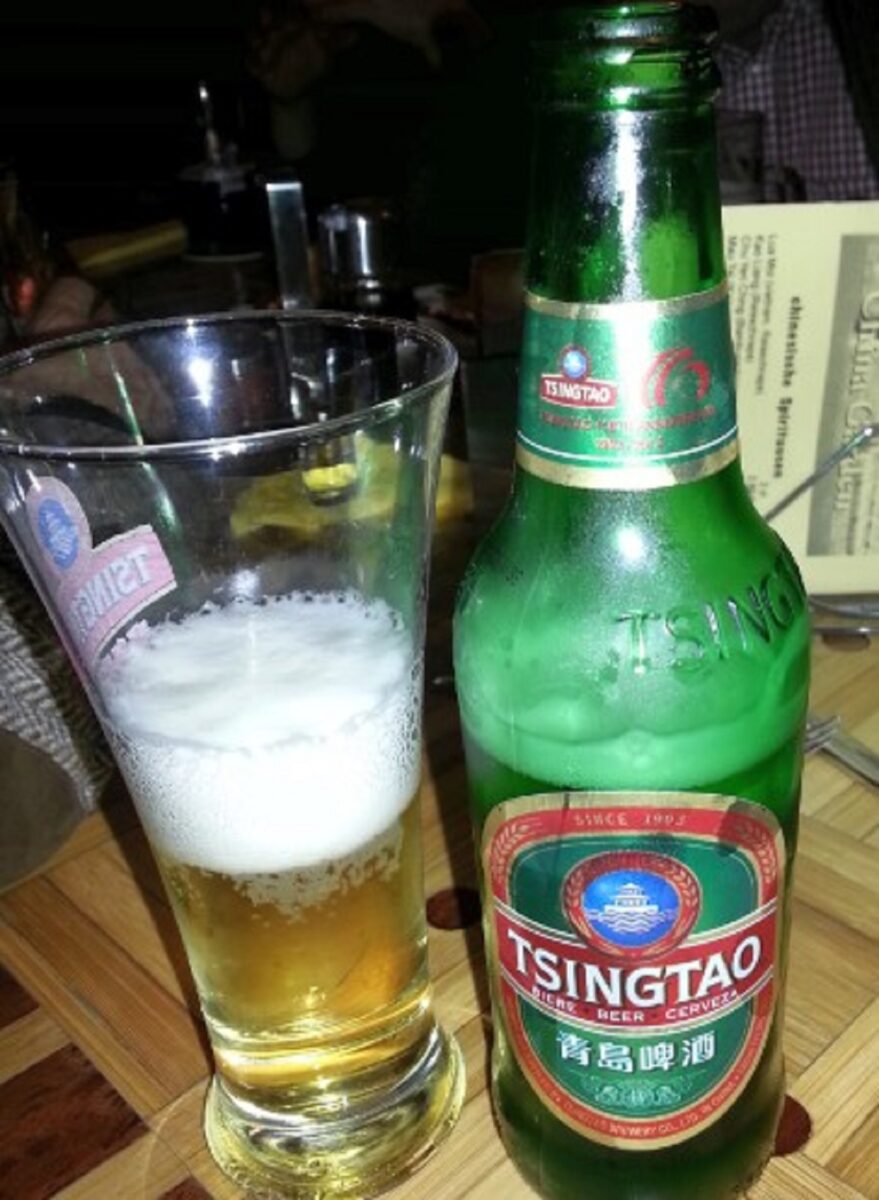 Cina operaio urina in un serbatoio della birra Tsingtao