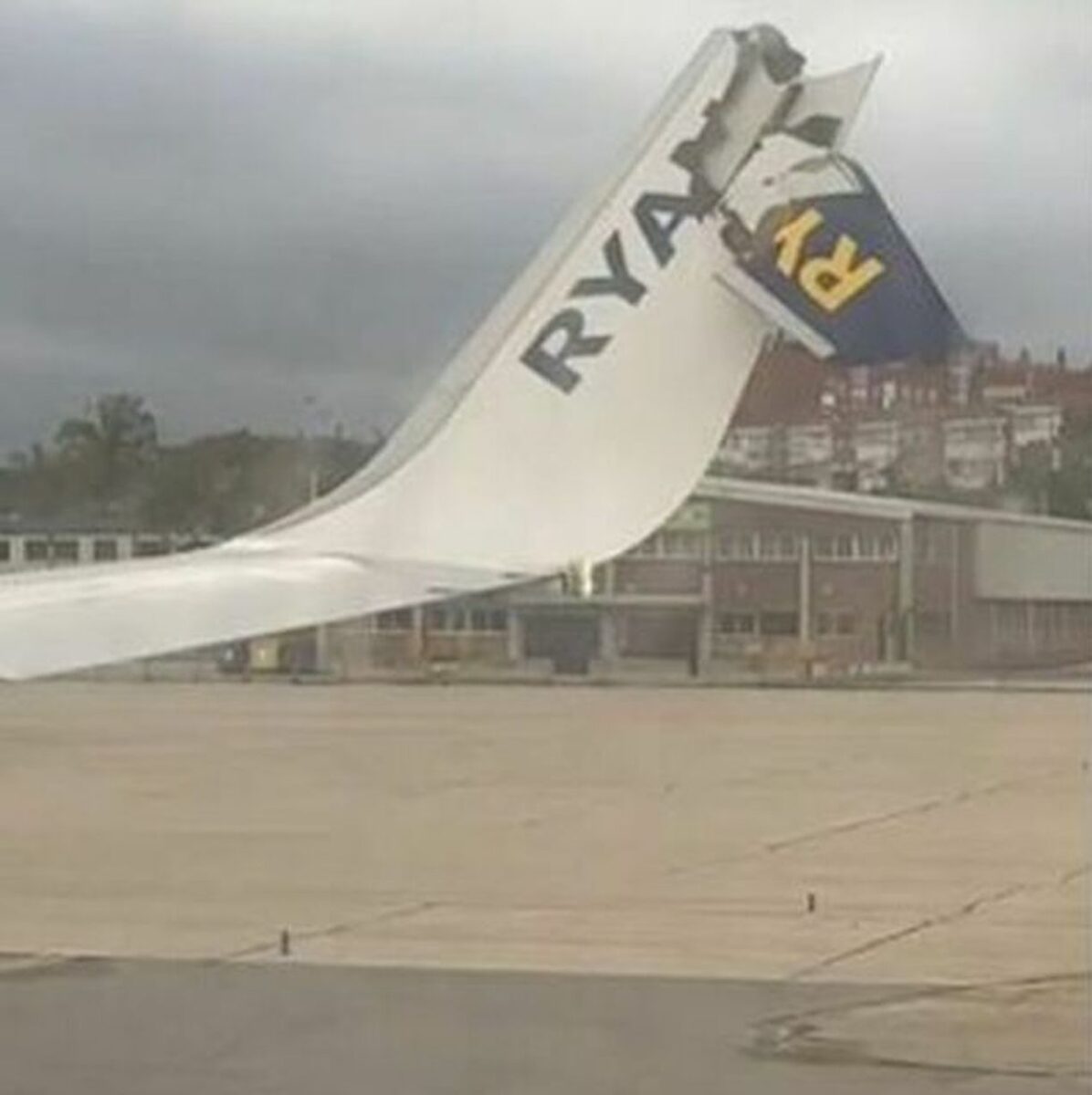 Collisione tra due aerei sulla pista di decollo