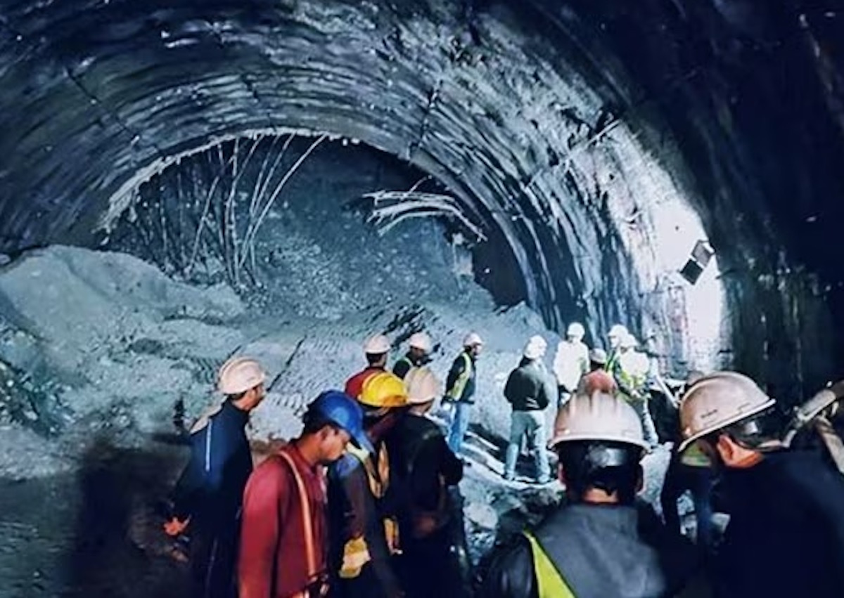 India, 40 operai intrappolati sotto un tunnel crollato