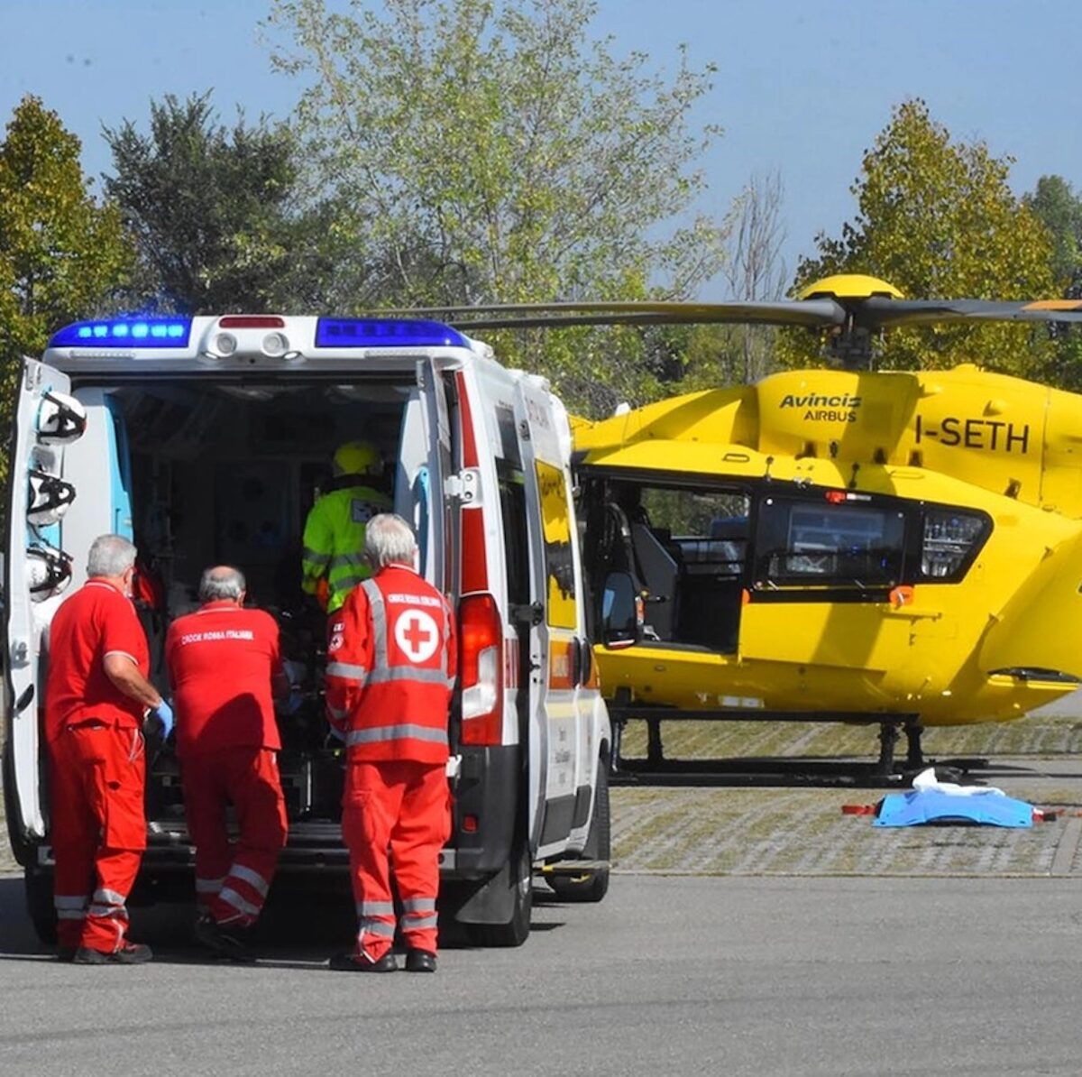 Ragazza muore con la testa incastrata in un macchinario