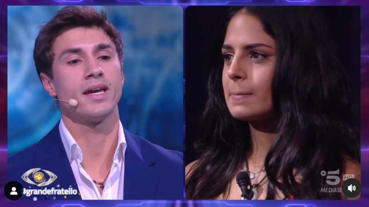 Grande Fratello, Mirko rientra in casa e dice qualcosa all'orecchio di Perla