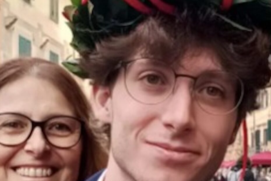 Il figlio di Gabriele Cirilli si è laureato