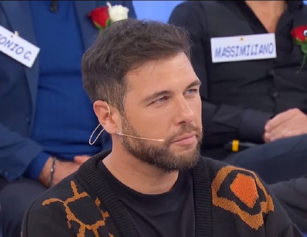 Uomini e Donne Gianni Sperti criticato da Alessandro Vicinanza