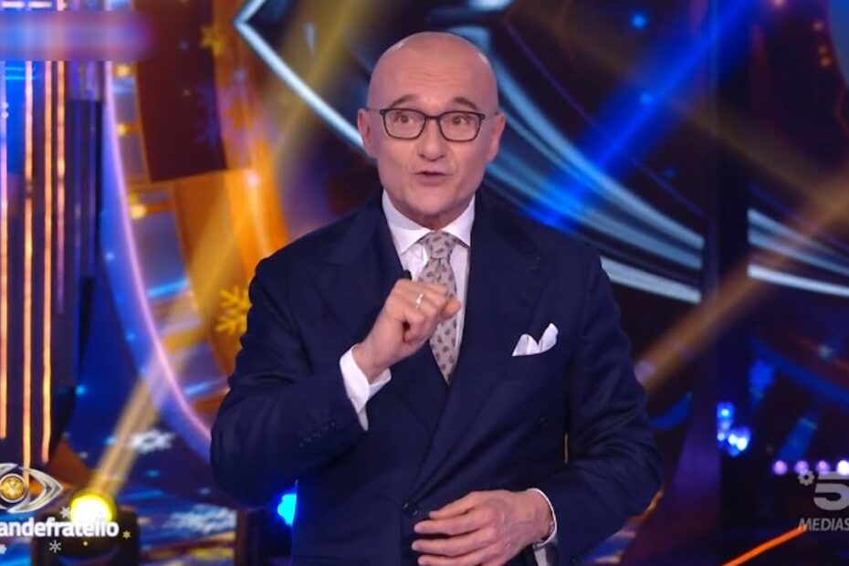 Alfonso Signorini brutalizza Maddaloni in diretta