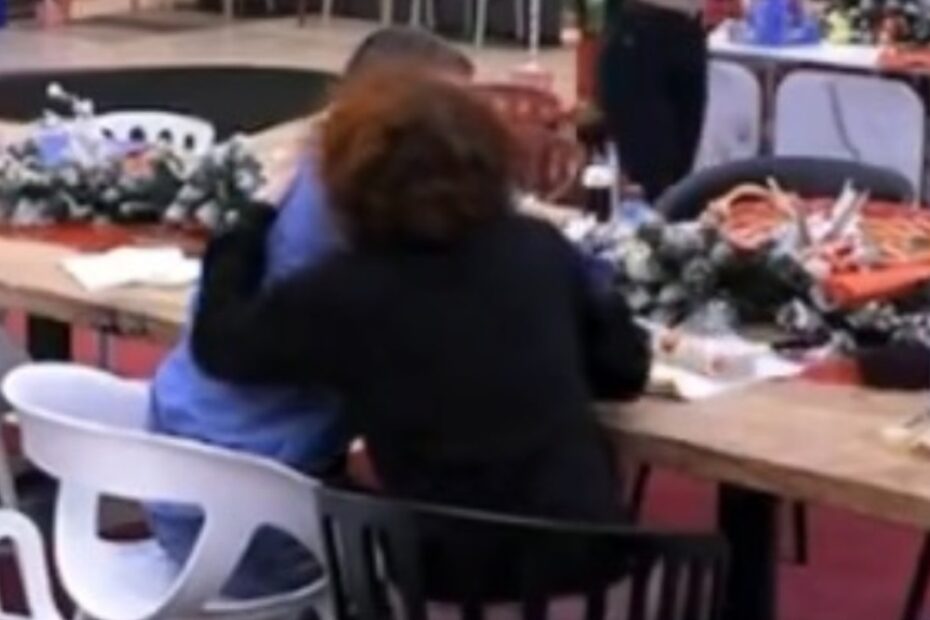 gf beatrice massimiliano bacio video