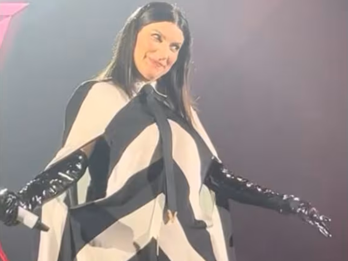Laura Pausini interrompe il concerto video