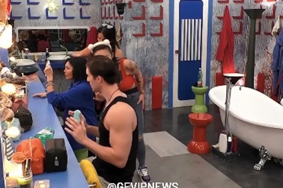 Grande Fratello, Federico sente Anita e Rosy sparlare di lui
