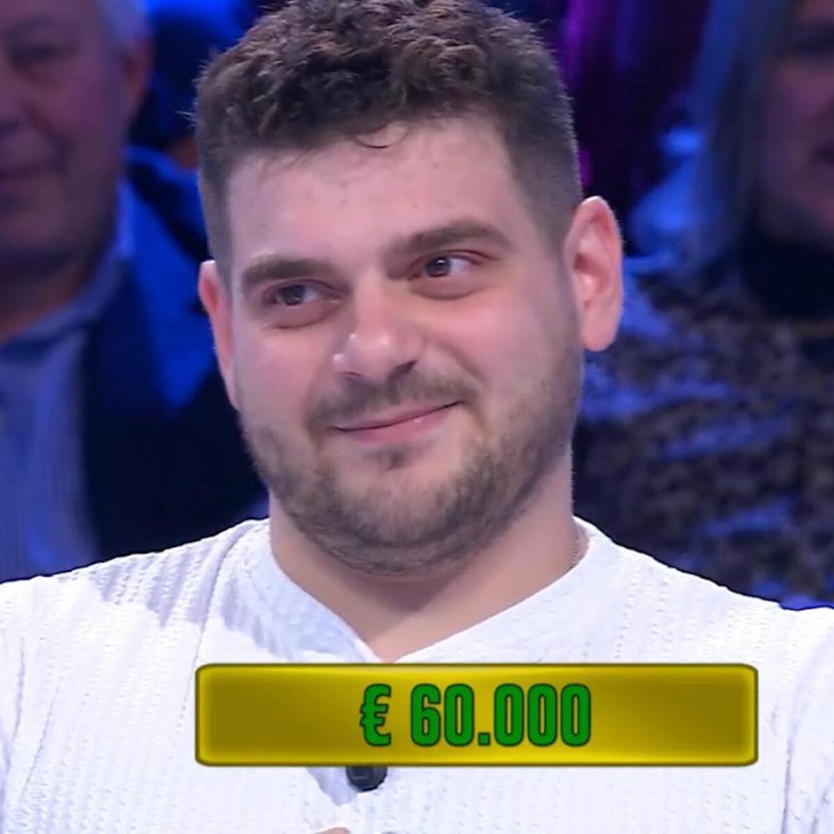 “Lo faccio per le mie sorelle”. Domenico commuove ad Affari Tuoi