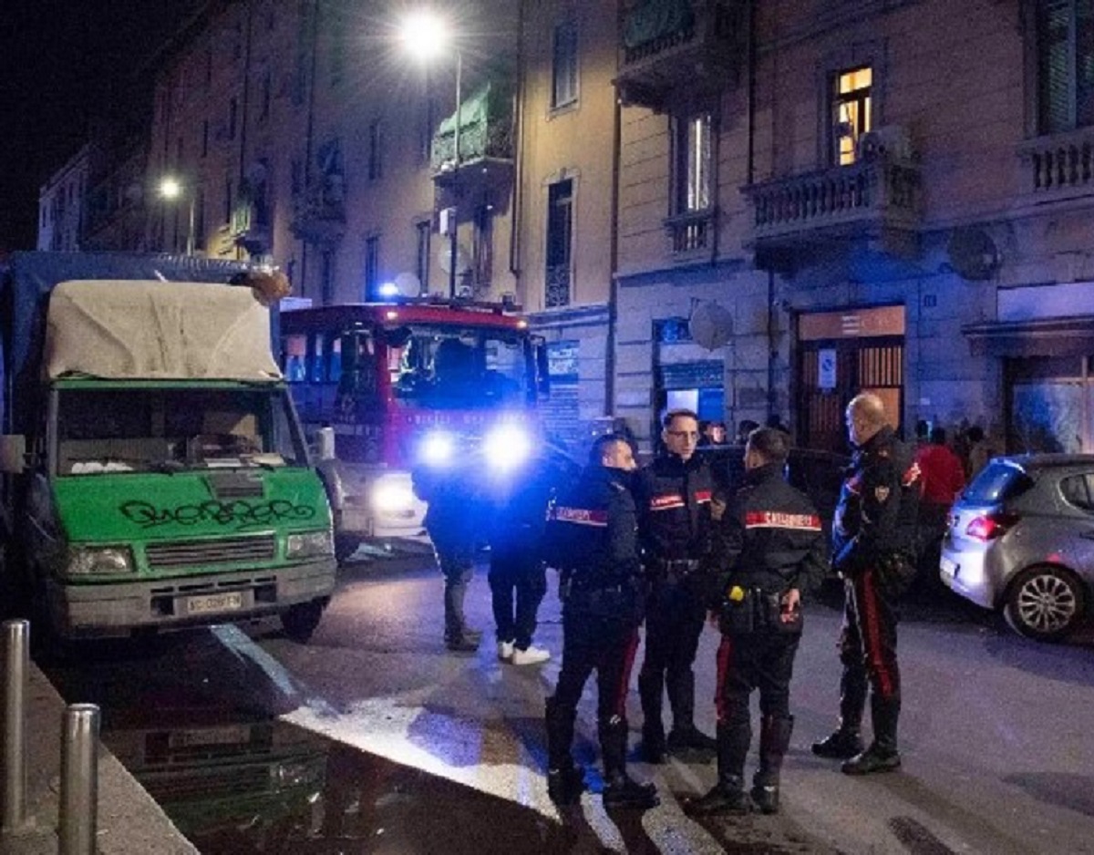 Milano accoltellato e preso a martellate fuori da una discoteca