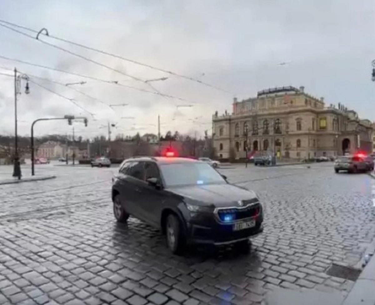 Praga spari fuori dall’università morti e feriti