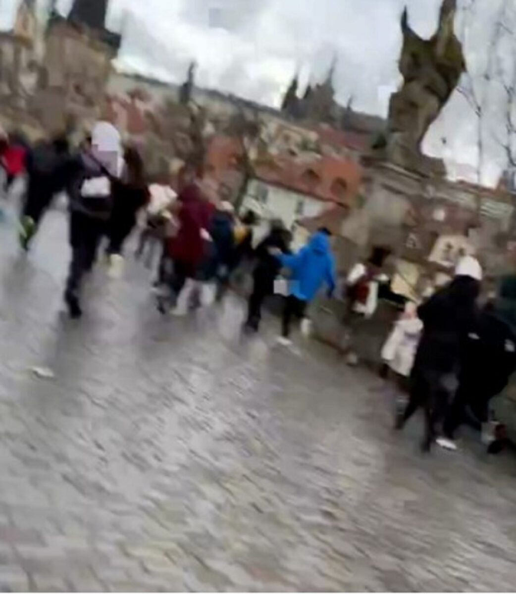 Praga spari fuori dall’università morti e feriti