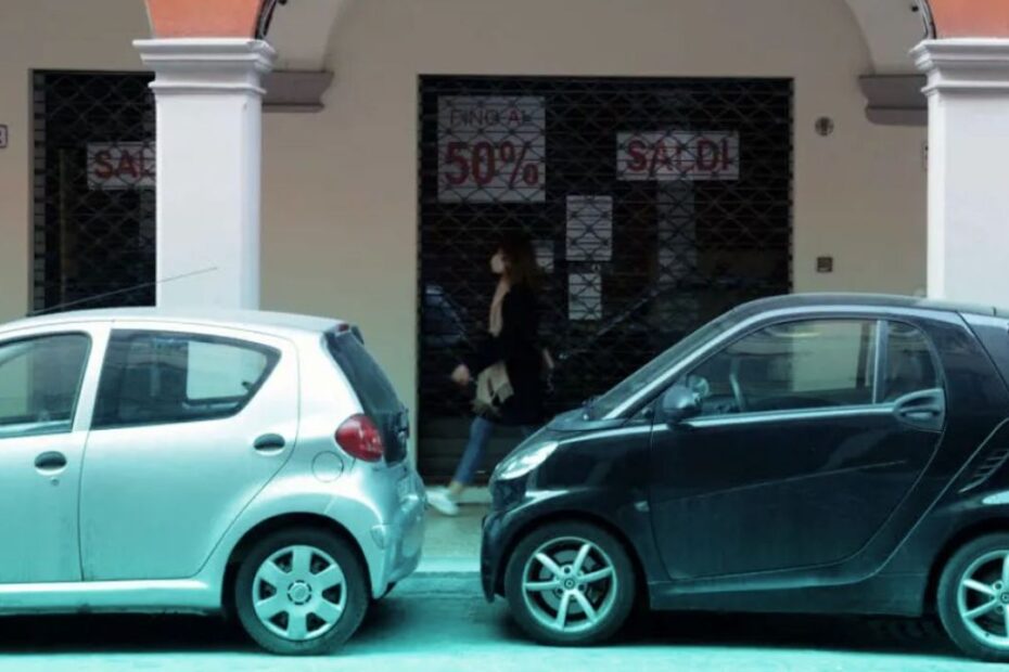 Truffa dell’adesivo: come funziona e cosa fare per non cascarci