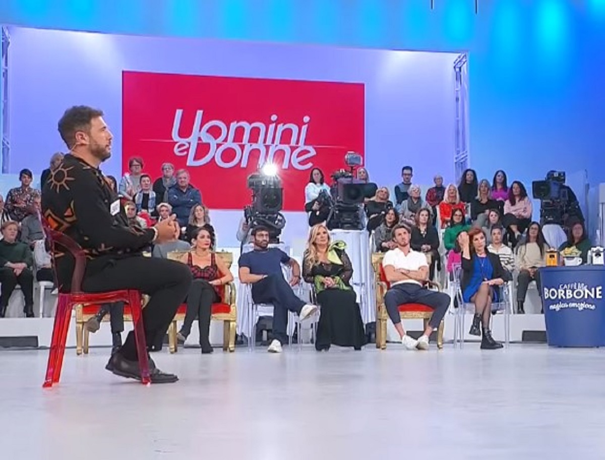 Uomini e Donne Gianni Sperti criticato da Alessandro Vicinanza