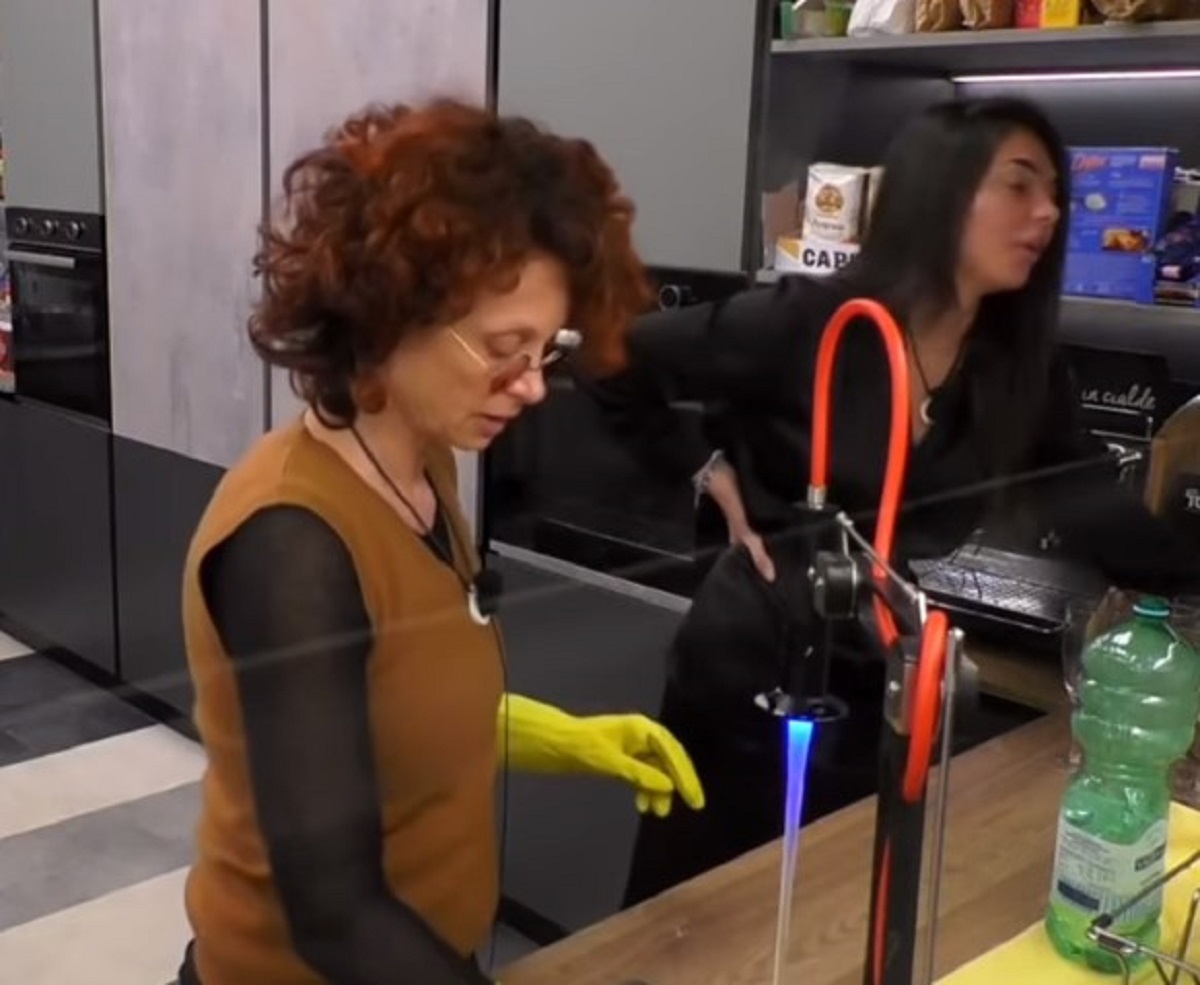 Grande Fratello interviene lo staff di Beatrice Luzzi Basta insulti
